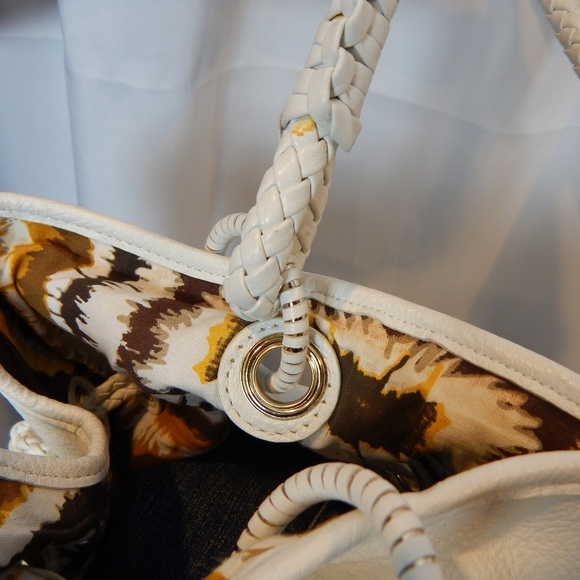 Elliott Lucca Large White Leather Handbag - Picture 3 of 8